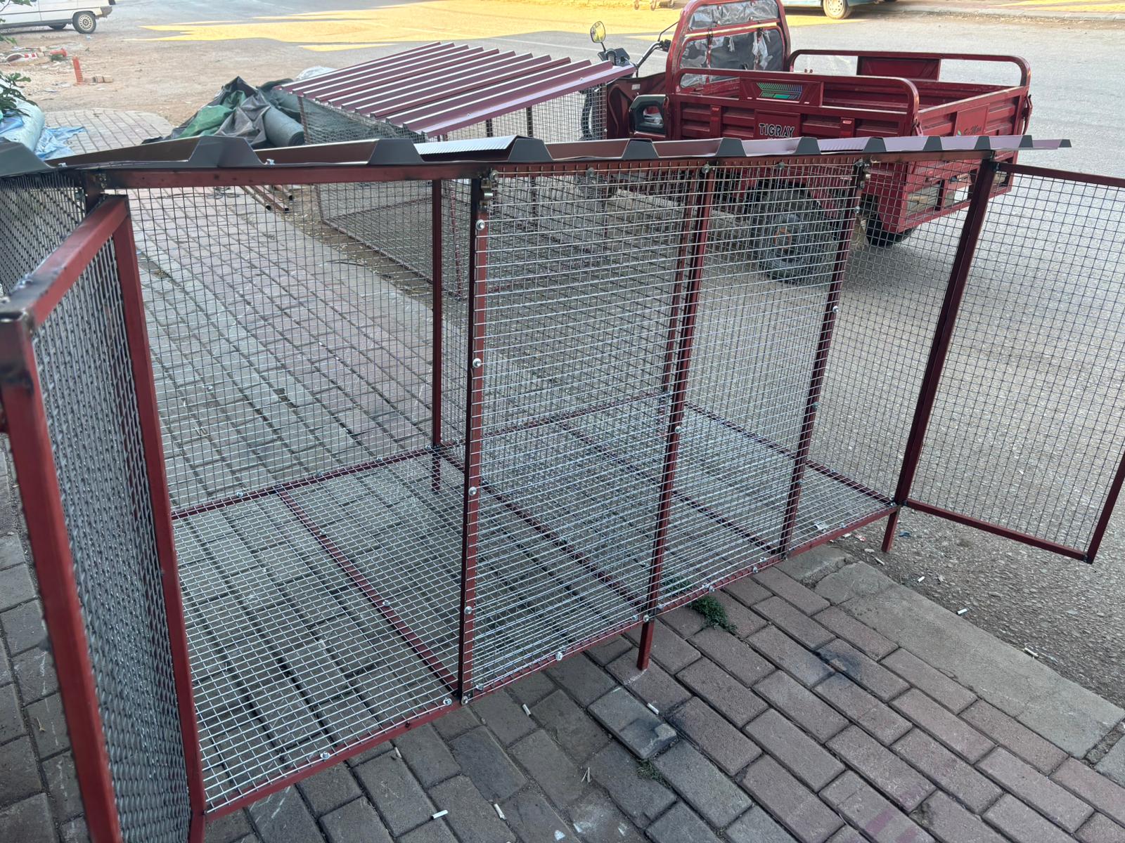 Kümes BRC3 Ayaklı Çift Kapı Bölmeli Model